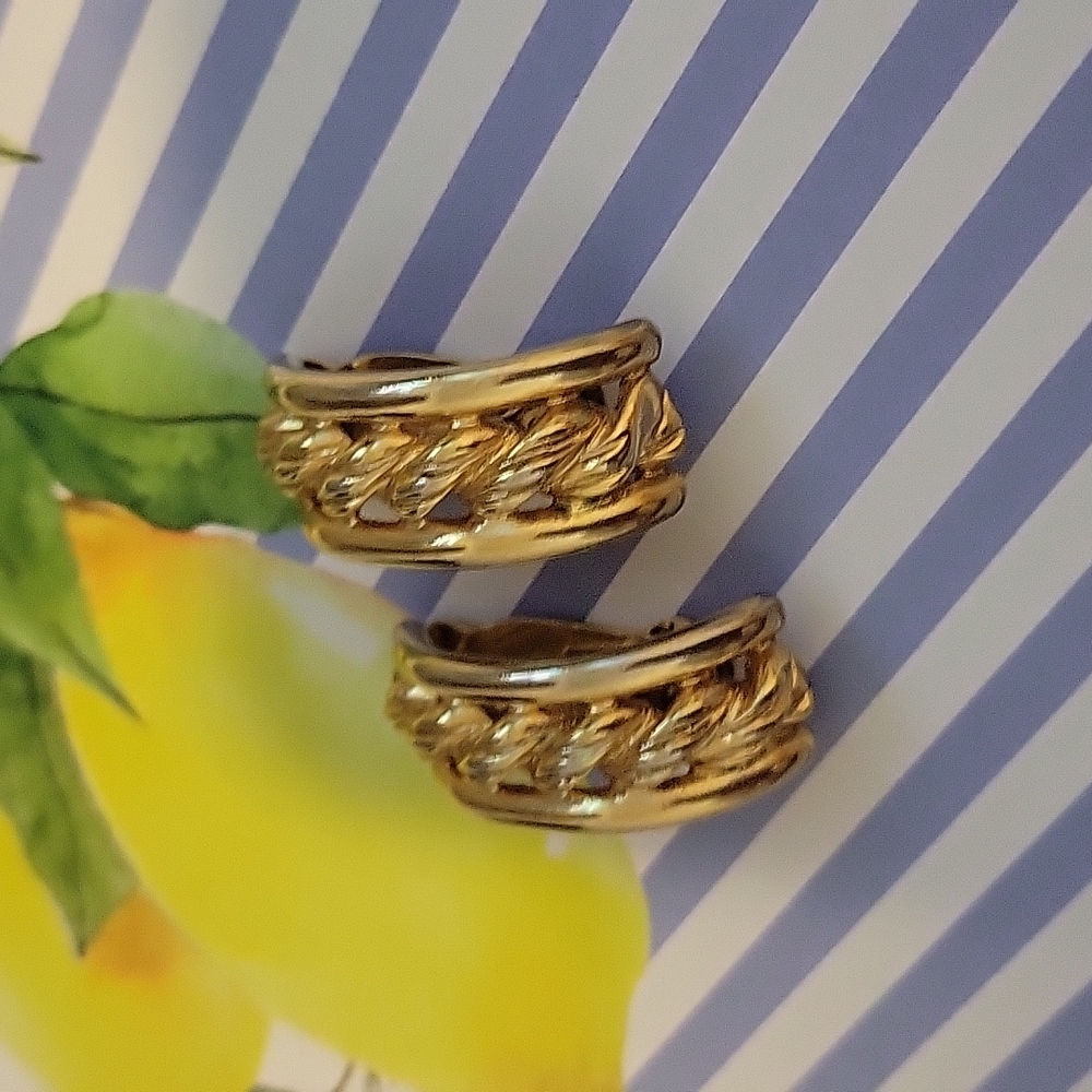 Vintage Paolo Gucci Gold Clip-on Earrings - Picture 4 of 7